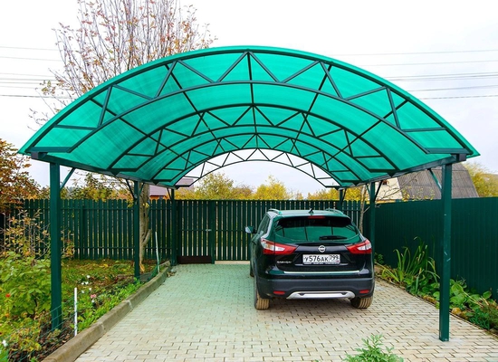 Автонавес из поликарбоната арочный зеленого цвета